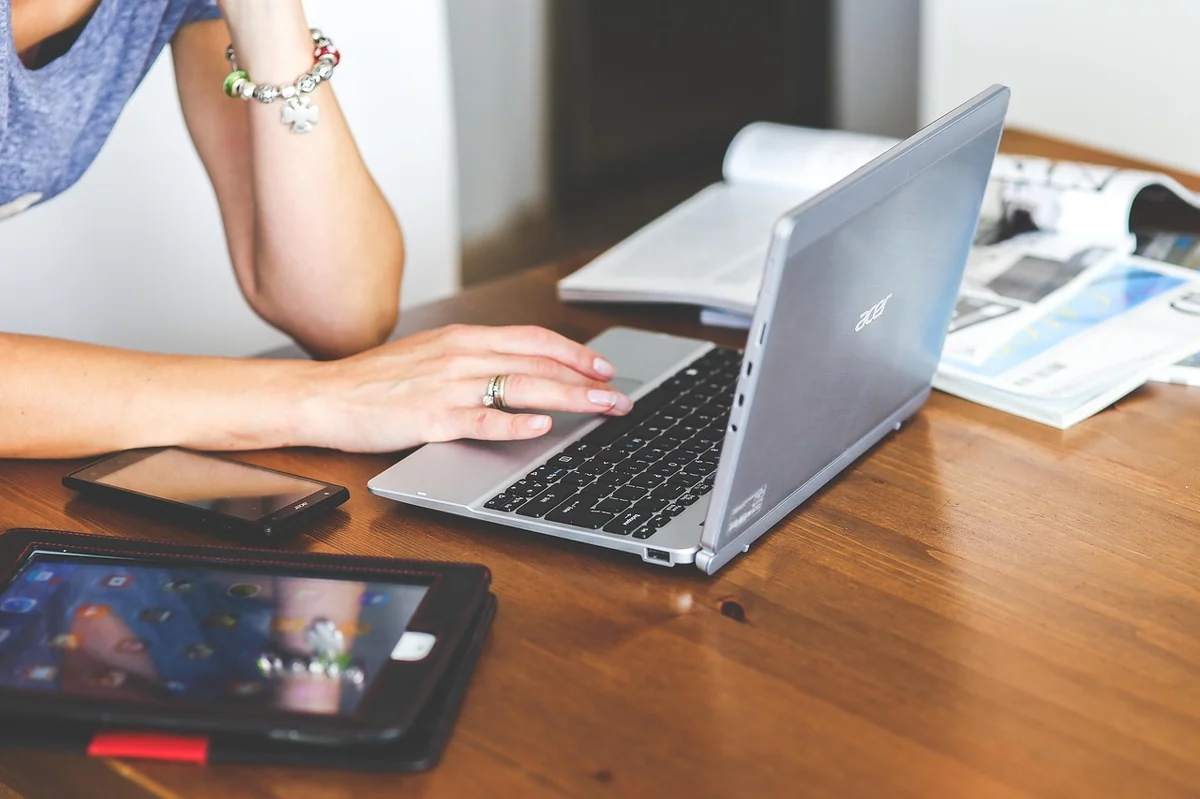 technology, laptop, keyboard, computer, netbook, acer, woman, girl, business, typing, working, workspace, smartphone, cell phone, tablet, devices, hand, gadgets, laptop, laptop, laptop, laptop, laptop, computer, computer, computer, computer, business, business, typing, typing, typing - affordable wireless chargers for multiple devices
