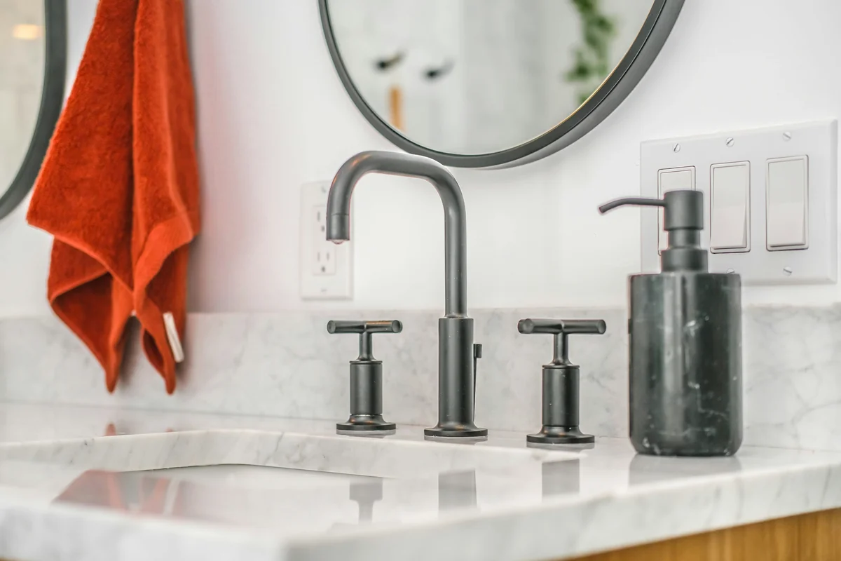 bathroom sink - best automatic soap dispensers for bathrooms