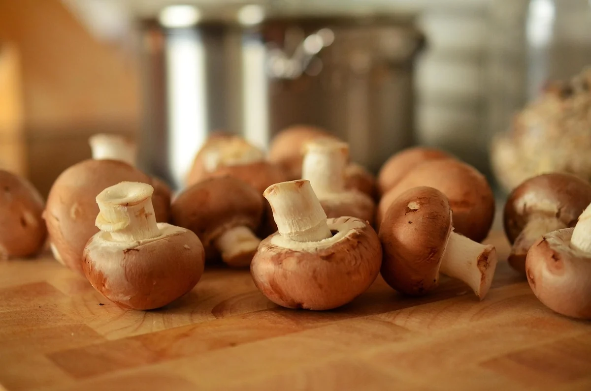 mushrooms, brown mushrooms, cook, meal, food, close up, preparation, kitchen, cutting board, wood, mushrooms, mushrooms, mushrooms, mushrooms, mushrooms - best kitchen shears for cutting poultry and herbs