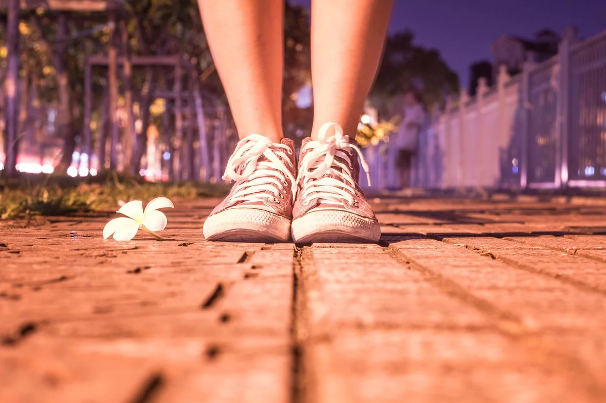 alone, feet, shoes, laces, sneakers, casual, leisure, girl, night, pavement, standing, alone, feet, feet, shoes, shoes, shoes, shoes, shoes, sneakers, standing - most comfortable walking shoes for standing all day