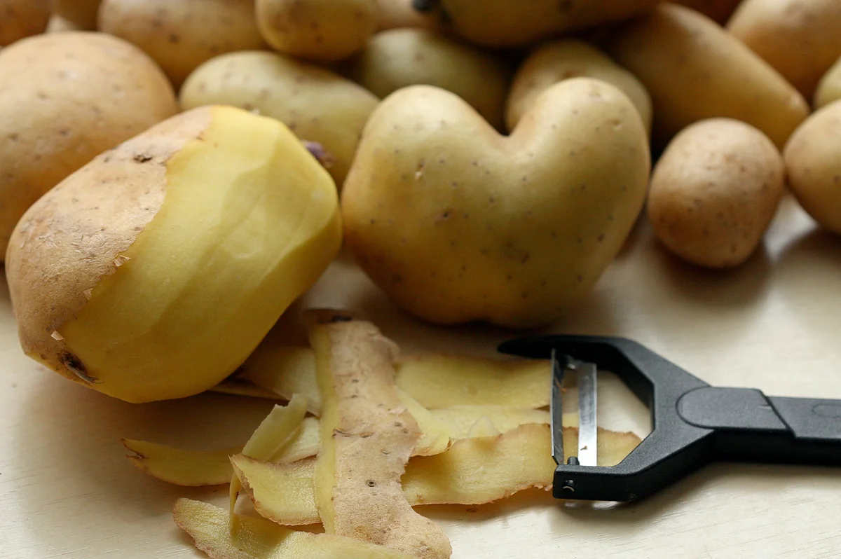 yellow fruit on stainless steel tray - top rated vegetable peelers for easy prep